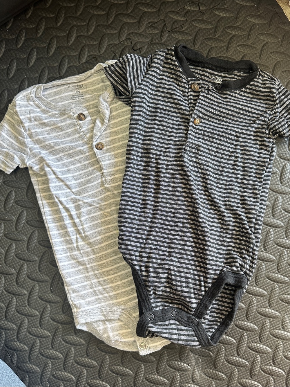 Simple joy Short-Sleeve Henley One-Piece Bodysuit - Gray & Charcoal set of 2